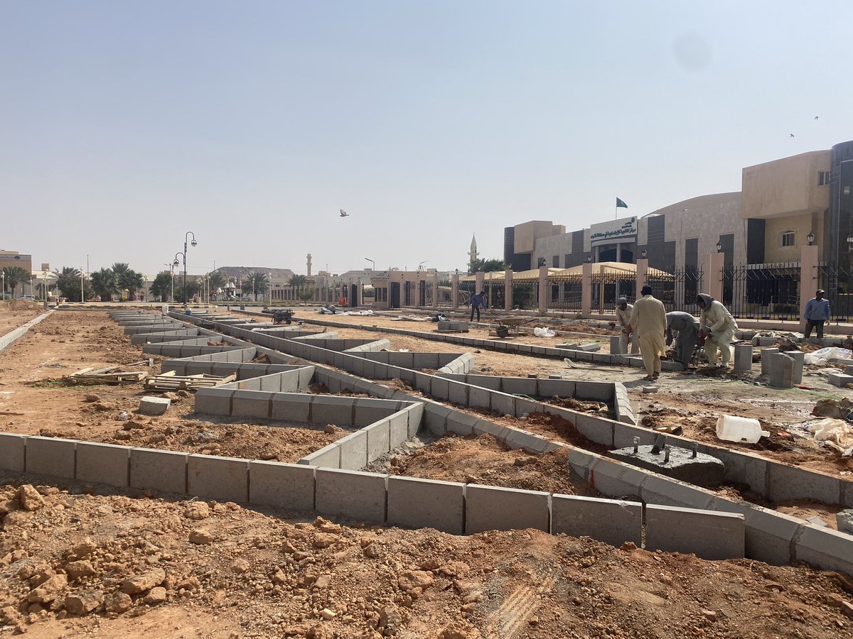 baladiya_shaqra's tweet photo. جانب من  اعمال #بلدية_محافظة_شقراء في ترصيف وتخطيط مواقف حديقة التنمية المقابلة لمركز التنمية والشؤون الاجتماعية وانارتها وتشجيرها.
#امانة_مدينة_الرياض https://t.co/153KrdOzYv