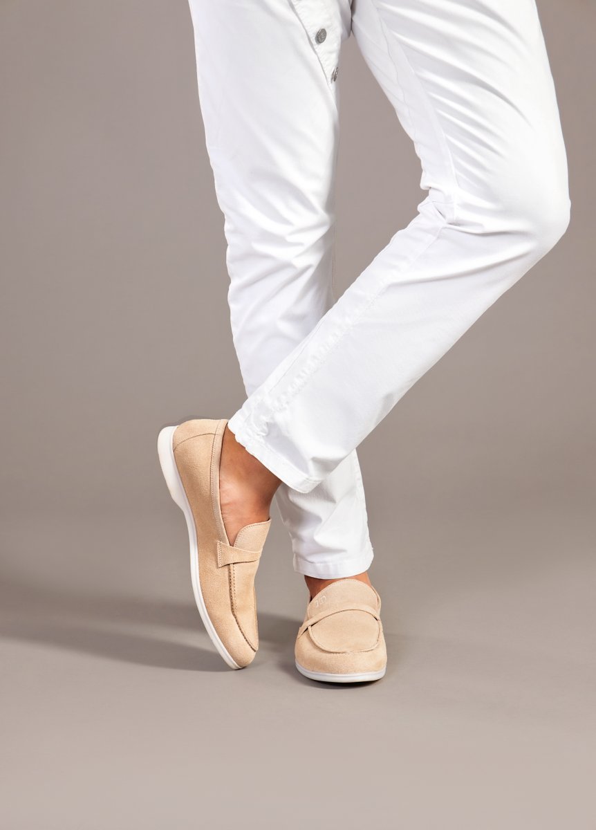 GirottiCustom's tweet photo. Girottiβs modern moccasins are comfortable, versatile and will leave you looking well-dressed. βοΈ
π€ >> https://t.co/MaRthfY1JC
π€ >> https://t.co/sn2E96hev3
#GirottiCustom #Moccasins https://t.co/7VWFYkEhsP