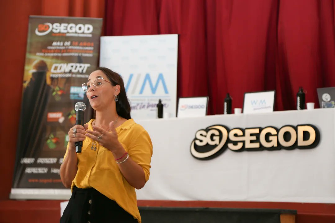 silvinabonafont's tweet photo. Contando lo que hacemos en @nidojardinlanus en la actividad de @segod.guantes y la @oficinadeempleolanus en conmemoración del día internacional de la Mujer .8M
Cerremos  la brecha .
Gracias por la invitación !!
@Damiaan_Sala @diegokravetz @Nestorgrindetti https://t.co/2hvFOxUrKu