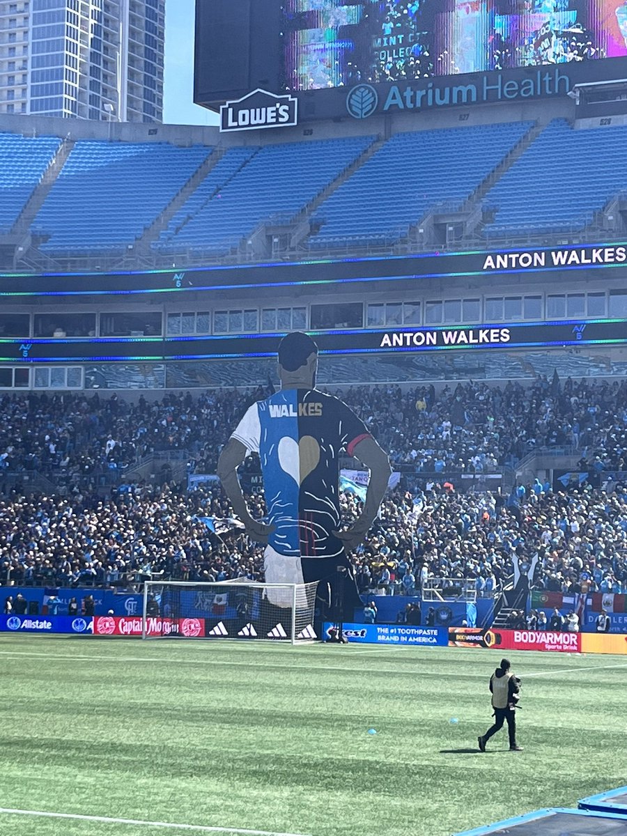 la12deatl's tweet photo. What a Great tribute to AW !!! 👏🏼👏🏼🙏🏼
@ATLUTD @CharlotteFC  @MintCityColl @ATL_Gulch 
#La12deAtlanta https://t.co/YHK6JuAJAQ