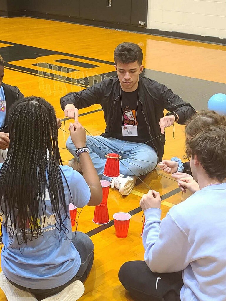 lallydavist's tweet photo. @MonroeHSNC SGA students practicing some team-building exercises. Learning about their leadership abilities.  @NCSAC #itsagreatdaytobearedhawk @MomPrincipal https://t.co/vK0WRcImcU