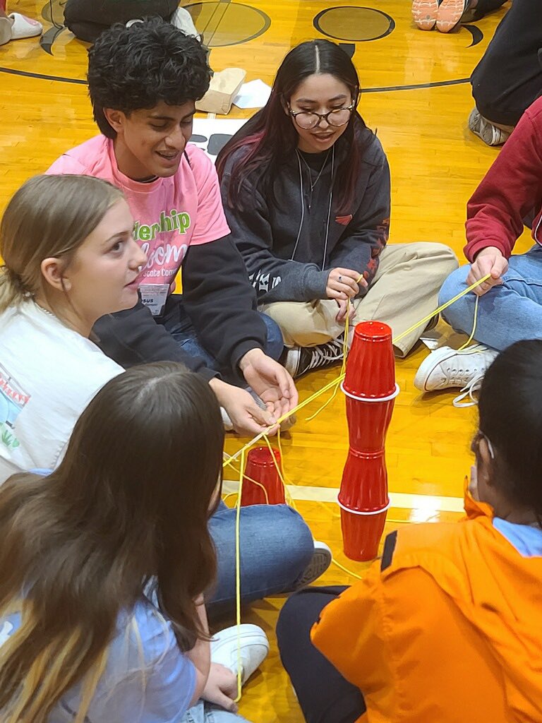 lallydavist's tweet photo. @MonroeHSNC SGA students practicing some team-building exercises. Learning about their leadership abilities.  @NCSAC #itsagreatdaytobearedhawk @MomPrincipal https://t.co/vK0WRcImcU