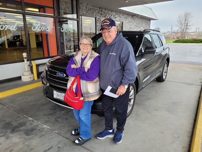 AutoPlazaFordSt's tweet photo. Congratulations William! #PettusFordSteGenevieve #MyNewRide https://t.co/bhDsjNPj5g