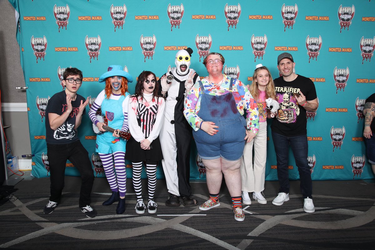stevenlord4145's tweet image. Back at the Hotel for now! Monster Mania Day 2 was an extreme success! I loved meeting @damienleone and @littlepunkppl again!! And I was so awesome to meet @leahvoysey and @amelie_mclain for the first time!! #monstermaniacon #terrifier2