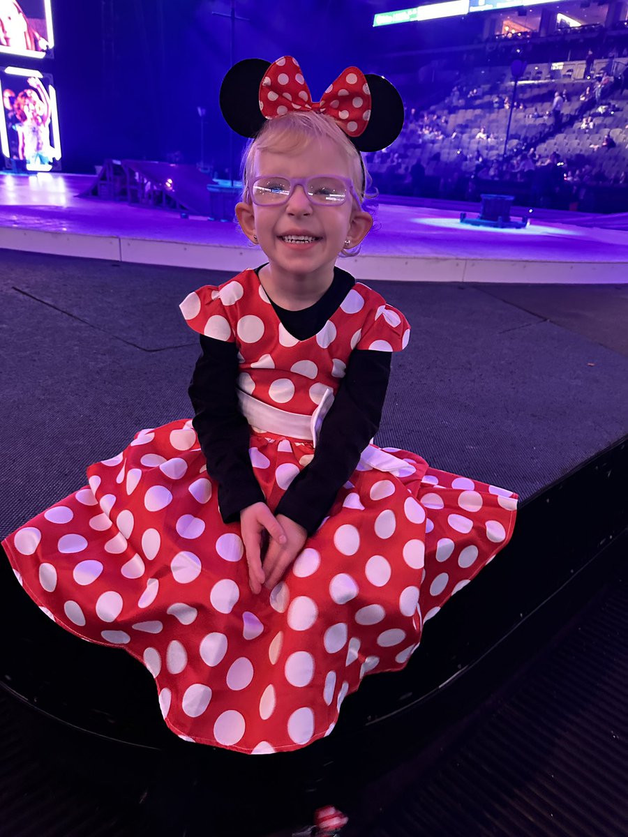 Cutest Minnie Mouse out there!  #disneyonice