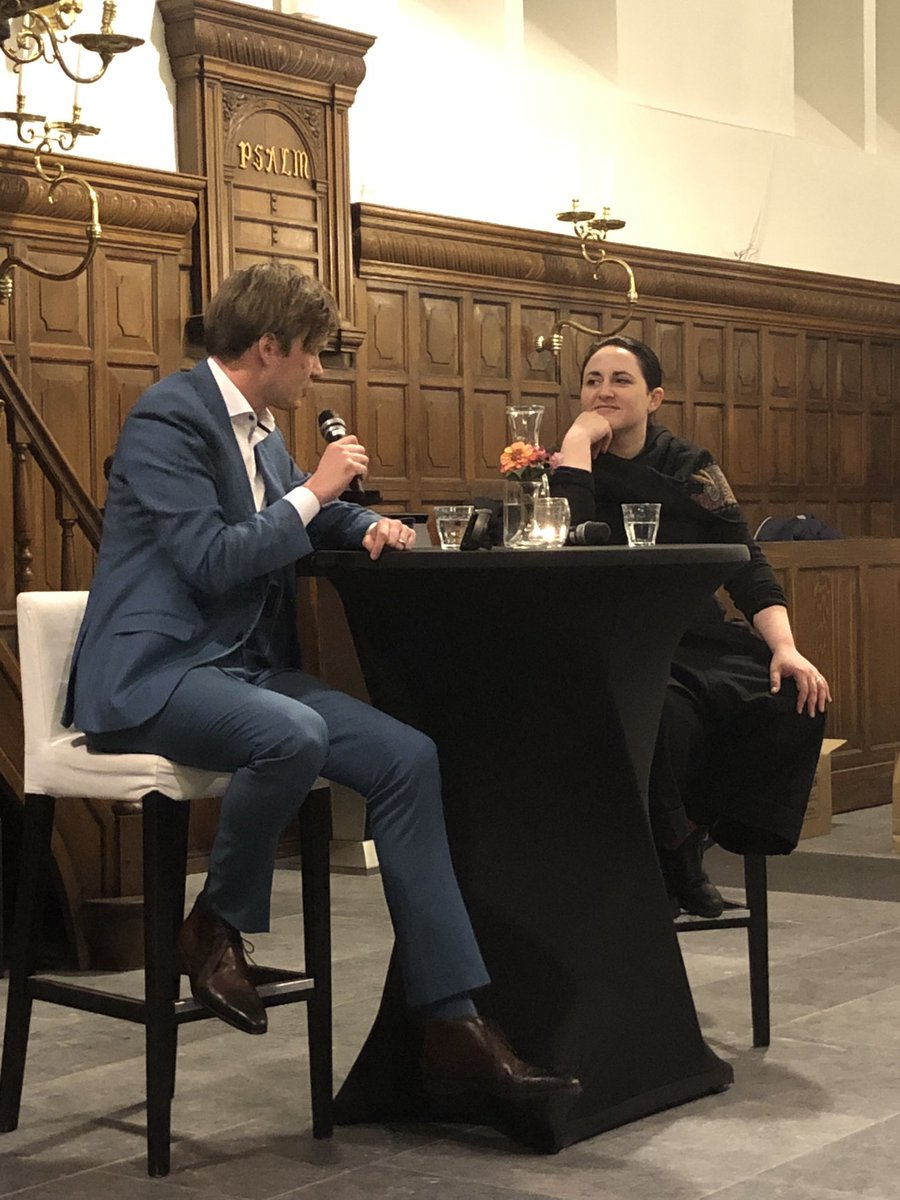 HermineTien's tweet photo. Bijzondere, indrukwekkende , leerzame avond met de oorspronkelijk Georgische schrijfster #NinoHaratischwili en journalist @geertjanhahn! 
Allebei geweldig in vorm! #boekenweek   #Doorn @Manda_Heddema  #Hetachtsteleven  #Hetschaarselicht https://t.co/c3j3teCuWy