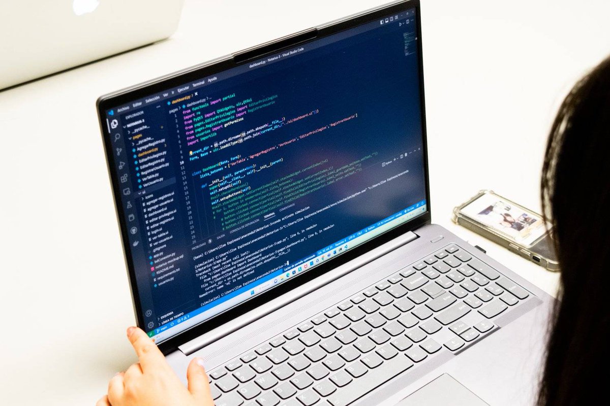 CSIPro_Dev's tweet image. ¡Nuestras futuras Ingenierías de Software! 💜

Nuestro equipo de Marketing está aprendiendo tecnologías que les servirán para los próximos proyectos que vienen en camino.

#stemgirls #software #womanintech #unison