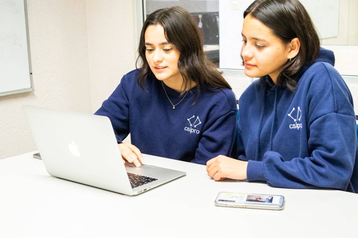 CSIPro_Dev's tweet image. ¡Nuestras futuras Ingenierías de Software! 💜

Nuestro equipo de Marketing está aprendiendo tecnologías que les servirán para los próximos proyectos que vienen en camino.

#stemgirls #software #womanintech #unison