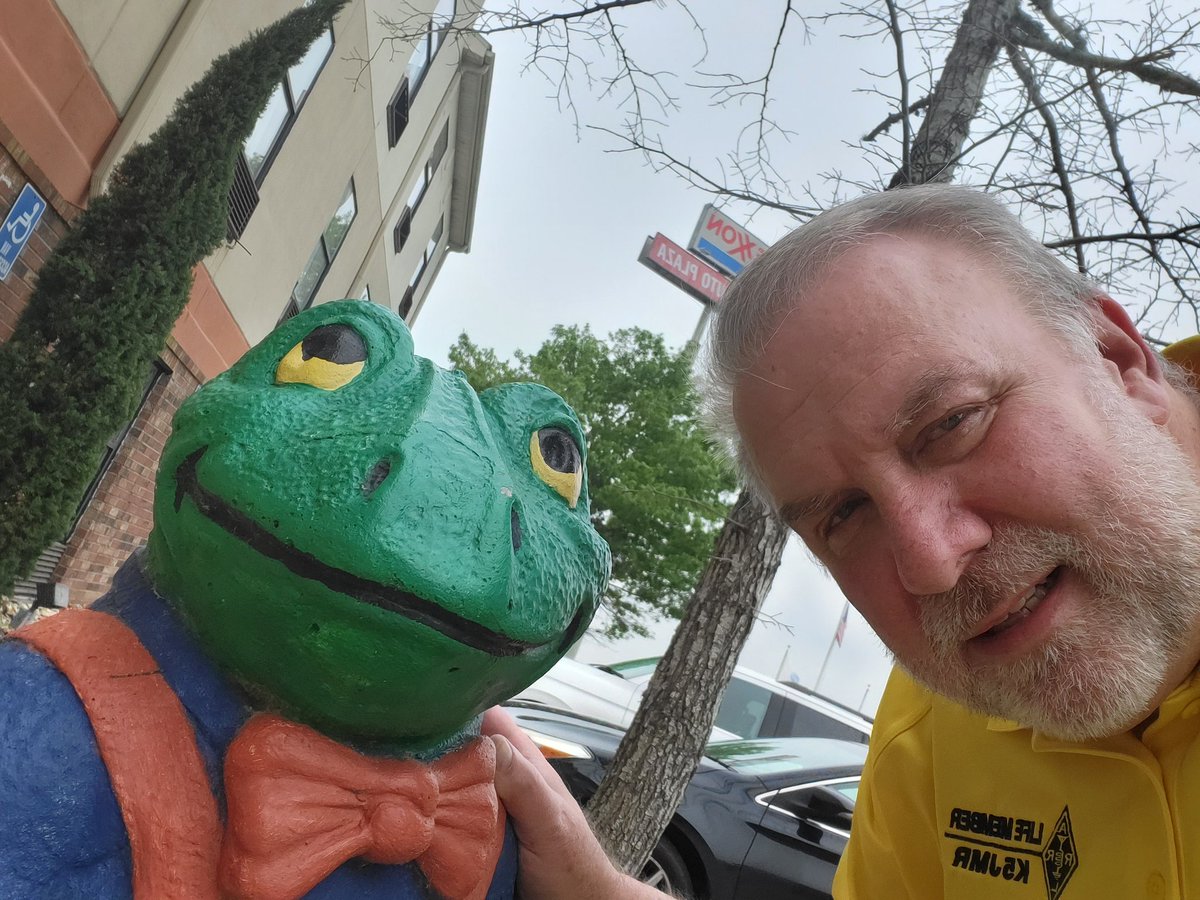 ARRLLASection's tweet image. K5JMR is in Frog City for the Rayne Hamfest