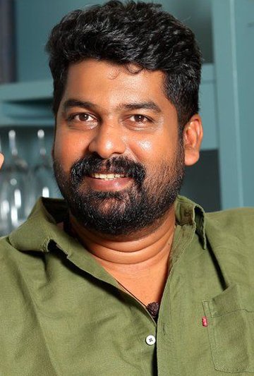 SportsMoviees's tweet photo. ഒന്നേ പറയാനുള്ളു, ജോജു ജോർജ് നെ പോലൊരു നടനെ ഇന്നത്തെ കാലത്ത് മലയാള സിനിമയ്ക് കിട്ടിയത് ഒരു God's Gift ആണ്.. അയാളെ ഒരിക്കലും ഒതുക്കാൻ നോക്കരുത്.എന്തൊരു powerfullness ആണ് ഹേ ഓരോ characters ലും reflect ചെയ്യുന്നത് 🔥😊.
#JojuGeorge
#finestactor
#malayalamcinema https://t.co/sBo6l1k1WT