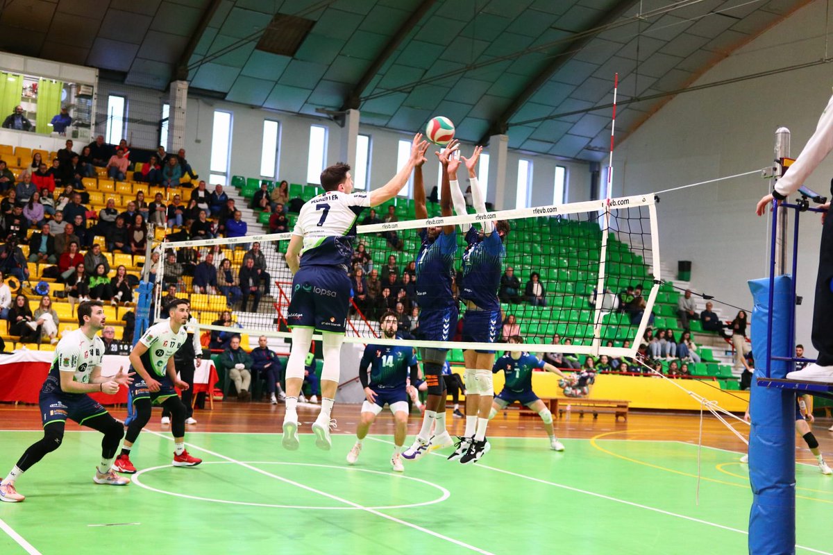 📣CRÓNICA📣 Se luchó cada punto en un partidazo de los que hacen afición, pero no fue posible la victoria, 2️⃣-3️⃣ para <a href="/ClubVoleyPalma/">Club Voley Palma</a>. 

‼️Gracias afición por llevarnos en volandas‼️

Lee la crónica en voleytextil.club/es/publication…

📷 <a href="/fierro_marcos/">Marcos Fierro</a> 

#somostextil