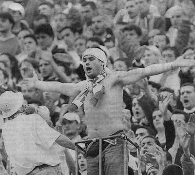 _BeFootball's tweet photo. Patrice de Peretti dit « Depé » aurait eu 52 ans aujourd'hui.

Supporter inconditionnel de l'OM, il aura été l'une des figures de proue du mouvement ultra en France. 🔥

Il nous a quitté le 28 juillet 2000 à la suite d'une rupture d'anévrisme. https://t.co/mTzT8J43Qz