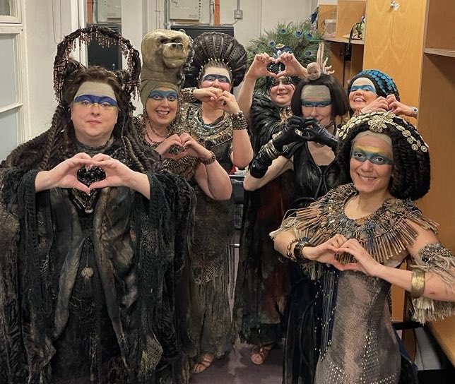 Sending love and support to our colleagues ⁦⁦@BBCSingers⁩ from Dressing Room 23 of The Coliseum at our opening night of #ENOAkhnaten. We stand in solidarity with you all. ⁦@E_N_O⁩ @BBC #WeAreTheBBCSingers ⁦