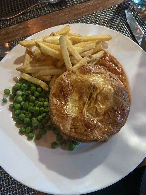 Popped over the pond just in time for British Pie Week. @BritPieWeek https://t.co/CJwuZkdvWD