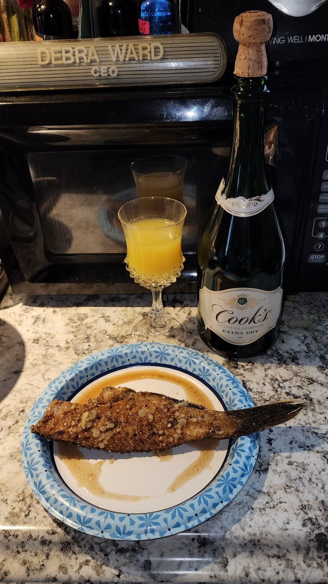 HAPPY SATURDAY!!! ENJOYING GRILLED SEABASS WITH FRESH GARLIC AND BUTTERSAUCE PAIRED WITH A MIMOSA...#1LIFE2LIVE