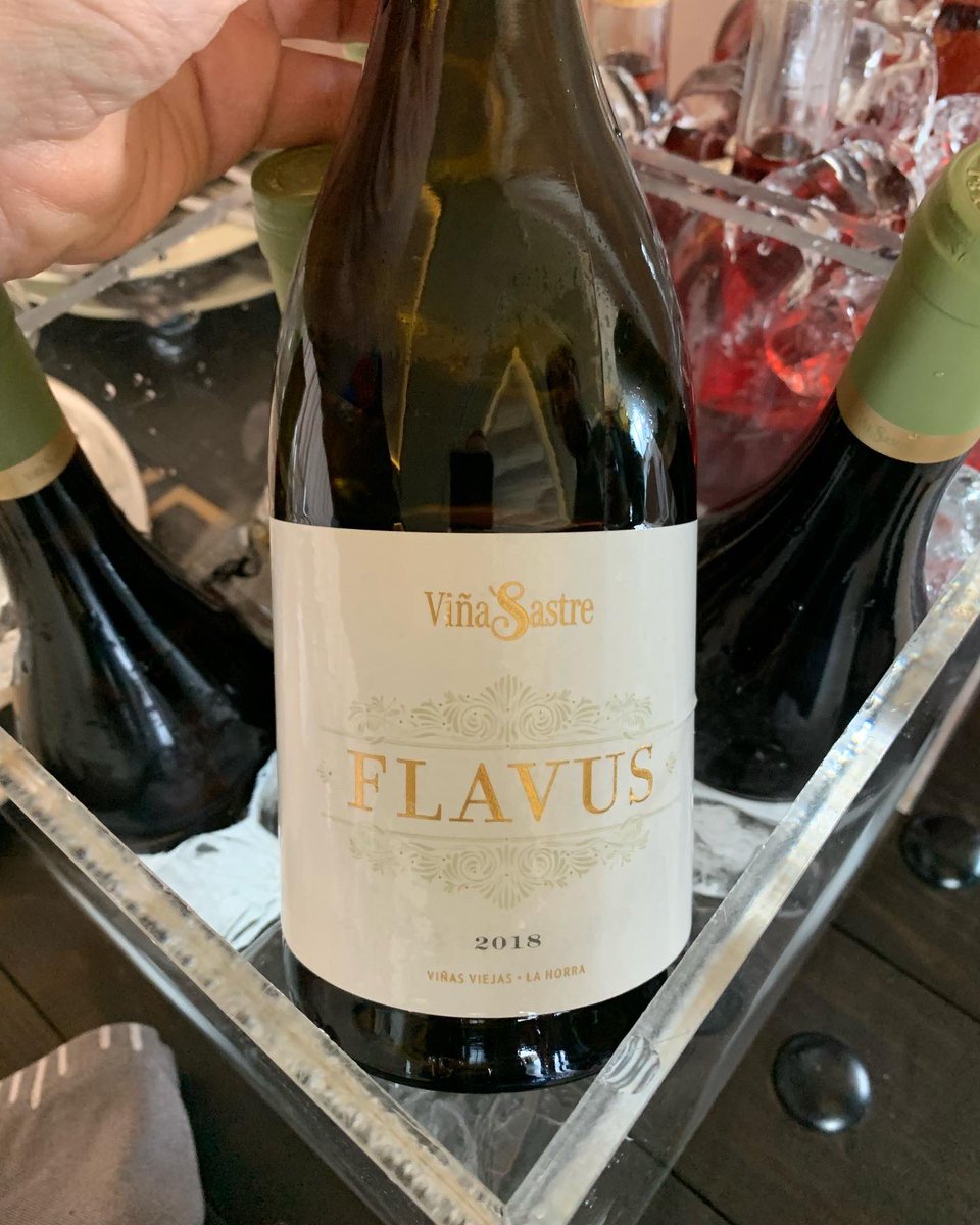 cmgomez1972's tweet photo. Pequeños placeres… y siempre en buena compañía.
#ArboreDaVeira #Pesus2015 #ReginaVides2020 #Flavus @VinaSastre https://t.co/ZGbv5tYWpb