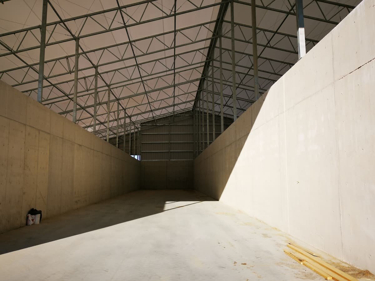 WeCover_Steel's tweet photo. A #WeCover engineered steel frame storage building is the perfect solution for farm equipment storage, commodity storage or shop space! This 125โ x 170โ storage barn with a 35โ x 25โ monoslope addition is the perfect example of a high clearance storage space without obstacles. https://t.co/A7bx2Yxdlf