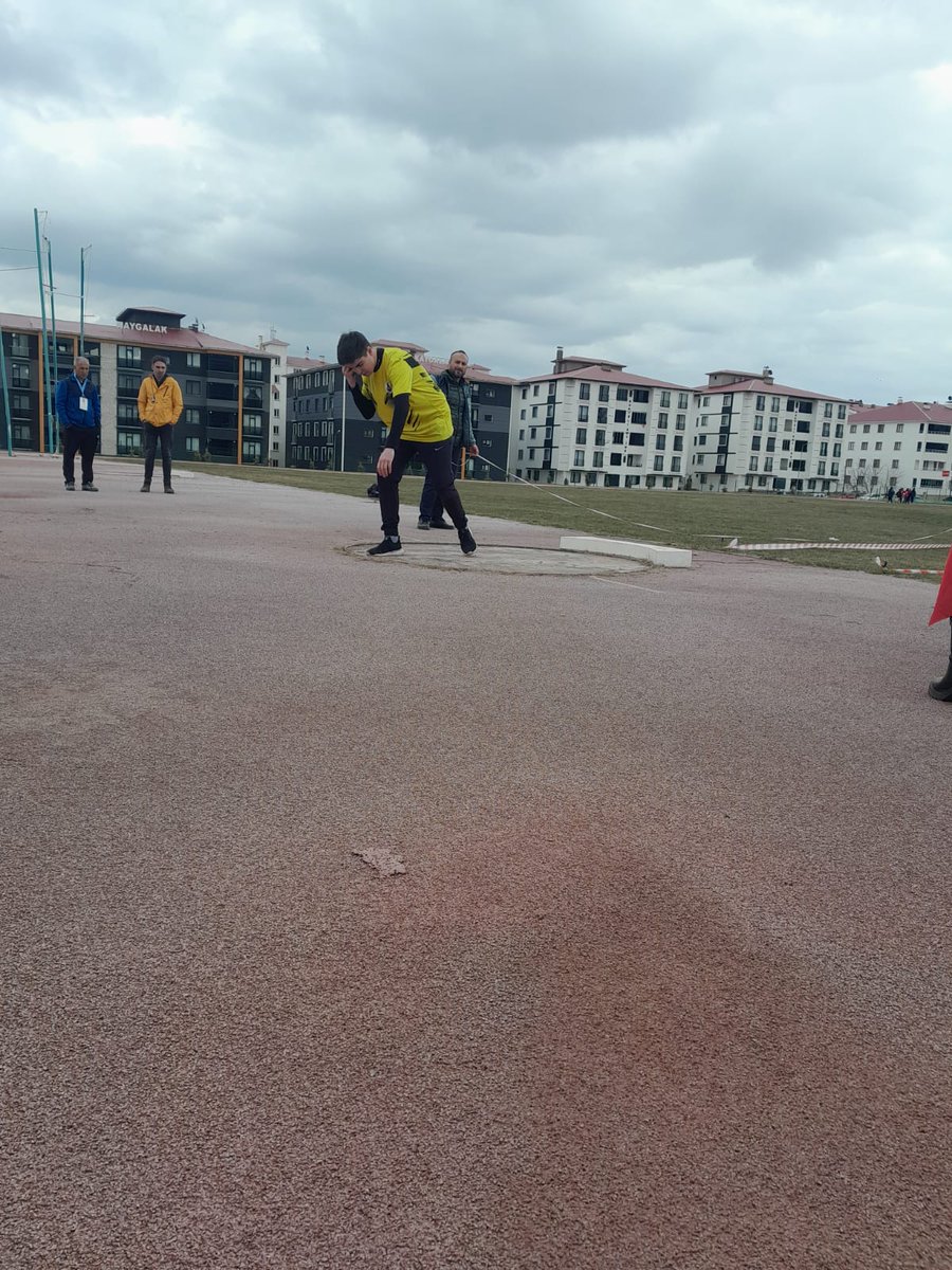Bingölde gerçekleştirilen Atletizm maçlarına katılan öğrencilerimiz,Cirit,Koşu,ve Gülle atmada toplamda 7 Madalya almaya hak kazandılar.
Teşekürler çocuklar. 
<a href="/KigiKaymakam/">T.C. Kiğı Kaymakamlığı</a> 
<a href="/icengokay/">Gökay İÇEN</a> 
<a href="/halilyucel6060/">Halil YÜCEL</a> 
<a href="/kigimem/">Kiğı İlçe Milli Eğitim</a>