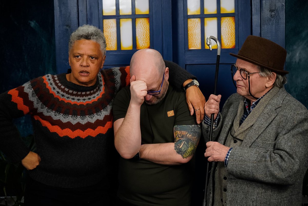 misterphipps's tweet image. I DIDN’T MEAN TO SHOUT AT YOU IN THE GROUP PHOTO SESSION. @fantomfilms #Valiant2023