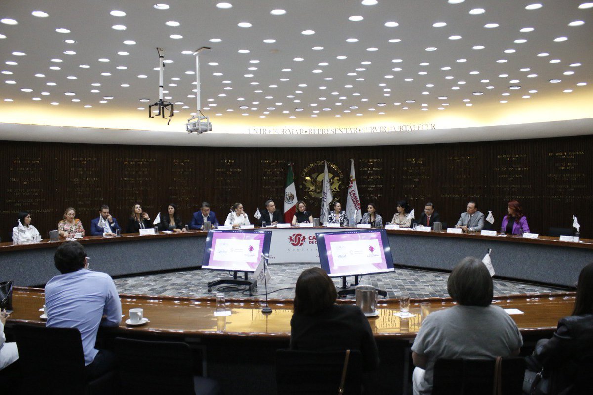 Muchas gracias al Consejo Empresarial de Jalisco <a href="/CCemjal/">Consejo Empresarial De Jalisco CEMJAL</a> por brindar este espacio para la reflexión y formar parte de la fiesta literaria más grande de todas. 📚

#GDLEE
