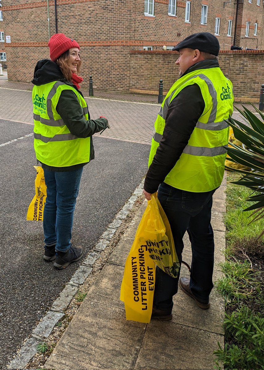 Nice work from neighbours on our <a href="/Ox_Clean/">Ox_Clean</a> action days yesterday and today. Thank you all so much including @fionamau and <a href="/sjoh0050/">Gordon Woods</a>, and for bonus appearance by <a href="/bookllyfr/">Owen McKnight (⧖)</a>.