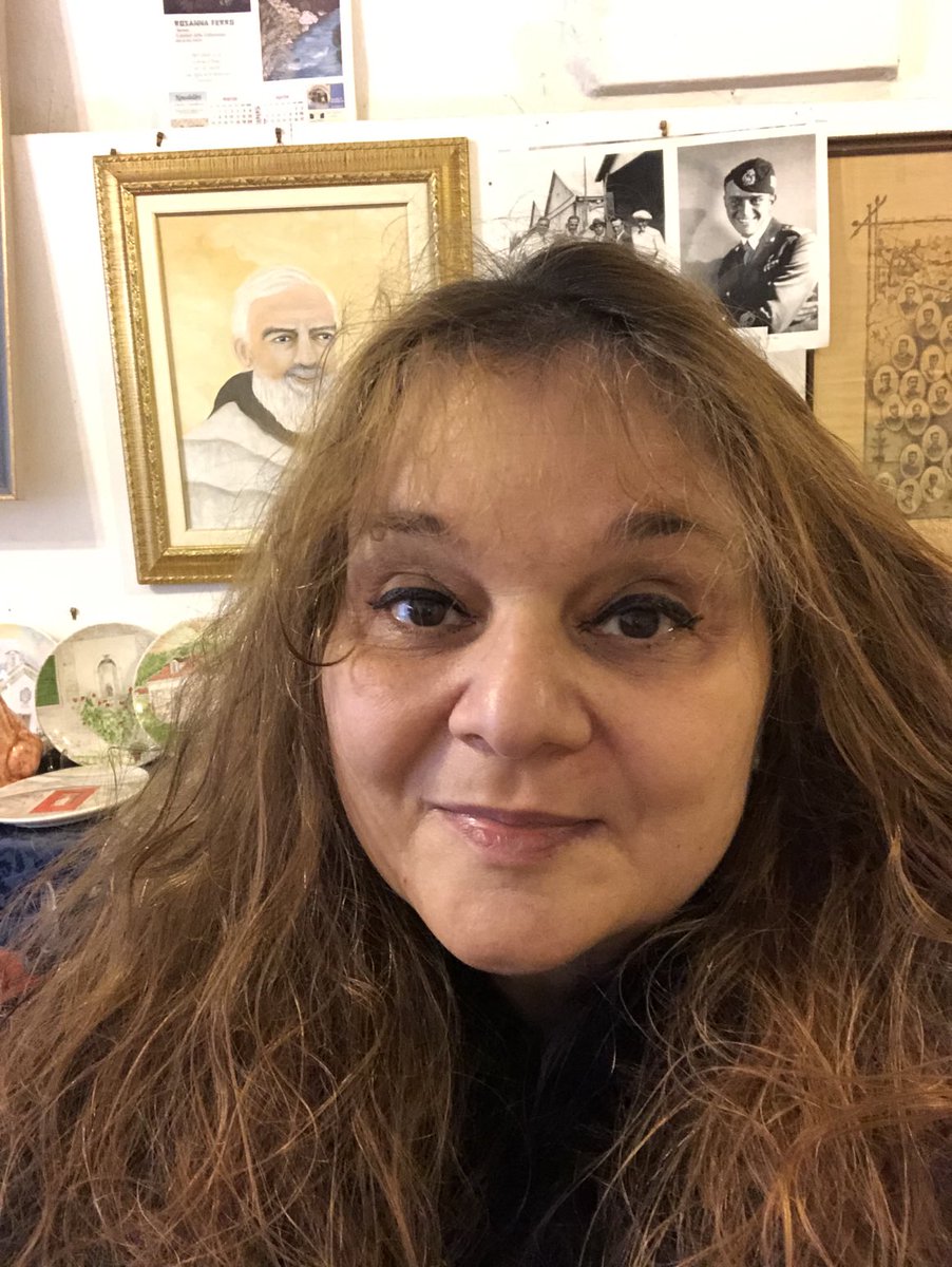 SimonaBellone's tweet photo. 🤗Primavera 22 buon sole caldo🌞 #SimonaBellone💖per l’arte e in mezzo all’arte #ValBormidaInVersiColorati #libri 📚#poesie 📜 #ceramiche⚱️
#PadrePio #Quadri 🎨
#VittorioCenturioneScotto #foto 🖼 #RegiaAeronautica 🦅 #Museo 🏛#AltaValBormida ⛰#Millesimo  https://t.co/z5vE44tXFJ https://t.co/eCimVG2m5q