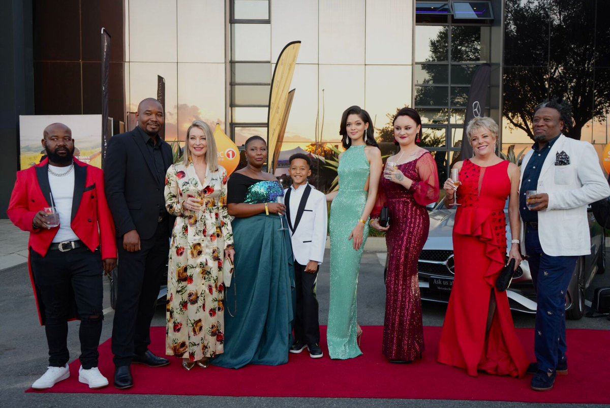 Official_SABC1's tweet photo. O reng mood? 😎😉
The Galleria is the place to be tonight for the @SoapieAwards. It's a BIG NIGHT for television and actors!
#RoyaltySoapieAwards #RSA6 #SABC1siON https://t.co/CGFxOdjEZe