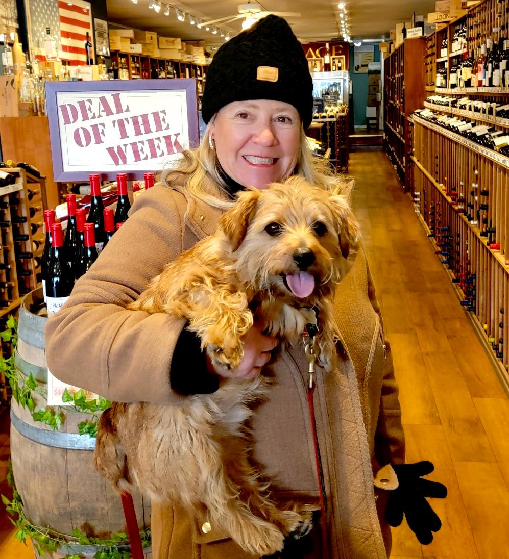 One of our very favorite doggies & customers in for their weekly visit. Looking good Noel & Jingles! #welovedogs #winedogs #noel #jingles #easthampton #thehamptons #greatcustomers