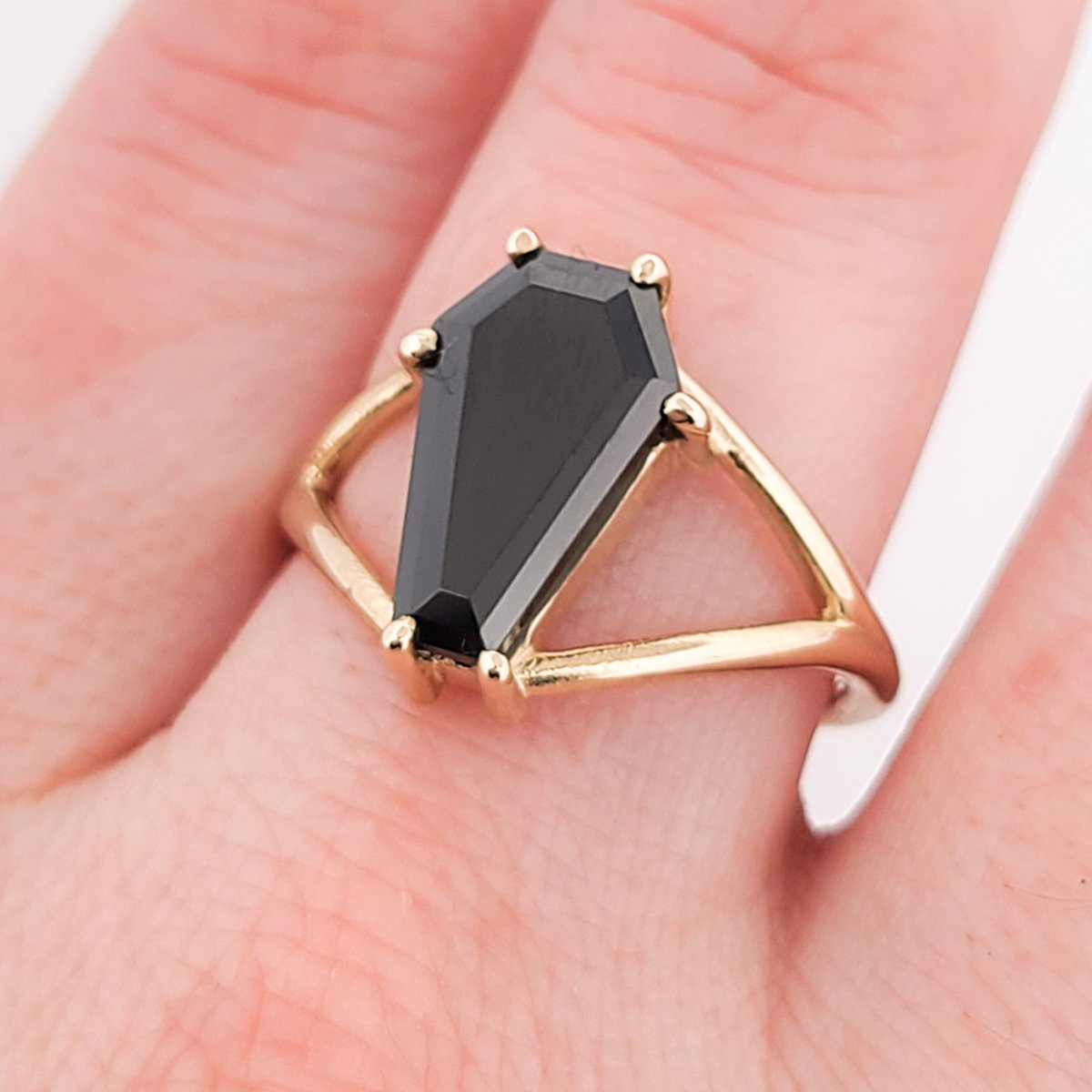 inchoobijoux's tweet photo. The most beautiful vamp engagements rings ? We got em! 
We can also create any custom idea 💎 https://t.co/7KA4UxVSua