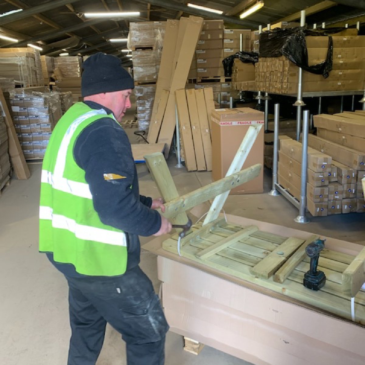 Leisurebenchuk's tweet image. Loz our Warehouse Operative is celebrating his 10 year anniversary at LeisureBench today! 🥳

Thank you to Loz for being a part of the LeisureBench team and always working hard to keep our warehouse running smoothly👏

#leisurebench #warehouseoperative #staff #team