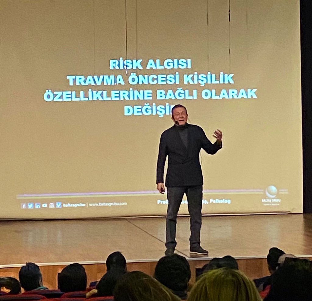 İncek Kampüsümüzün ev sahipliğinde düzenlenen Prof. Dr. Acar Baltaş ile “Zor Zamanlarda Yaşamak” konulu veli seminerimiz Ankara kampüsleri velilerimizin katılımıyla gerçekleştirilmiştir.

Değerli paylaşımları için kendisine çok teşekkür ederiz.

#bahçeşehirkoleji