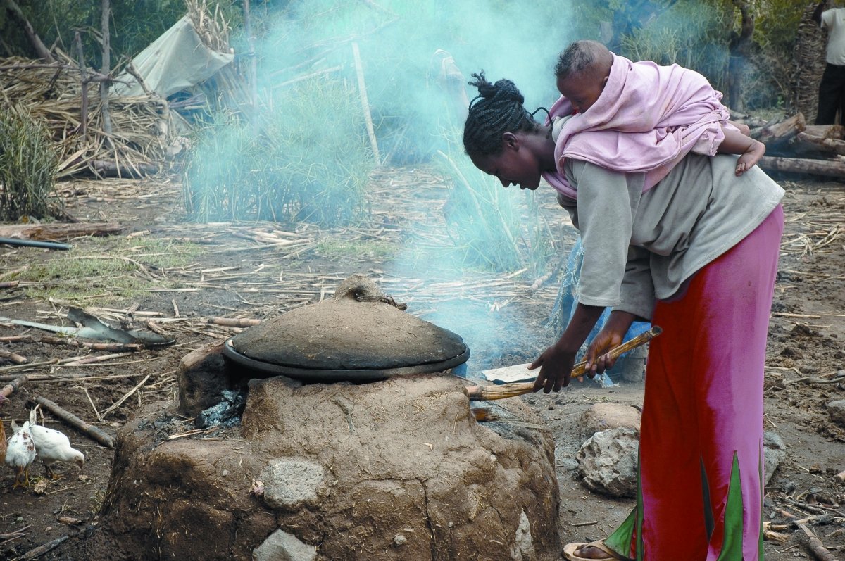 EarthtoSGen's tweet photo. we have good reasons to end the use of firewood and charcoal for cooking👉 #Indoorairpollution is so damaging to health that @WHO marked it the “Killer in the Kitchen.”Globally, it causes more than 4 million premature deaths every year 50% of which are children under the age of 5 https://t.co/HlyFUPwKWP
