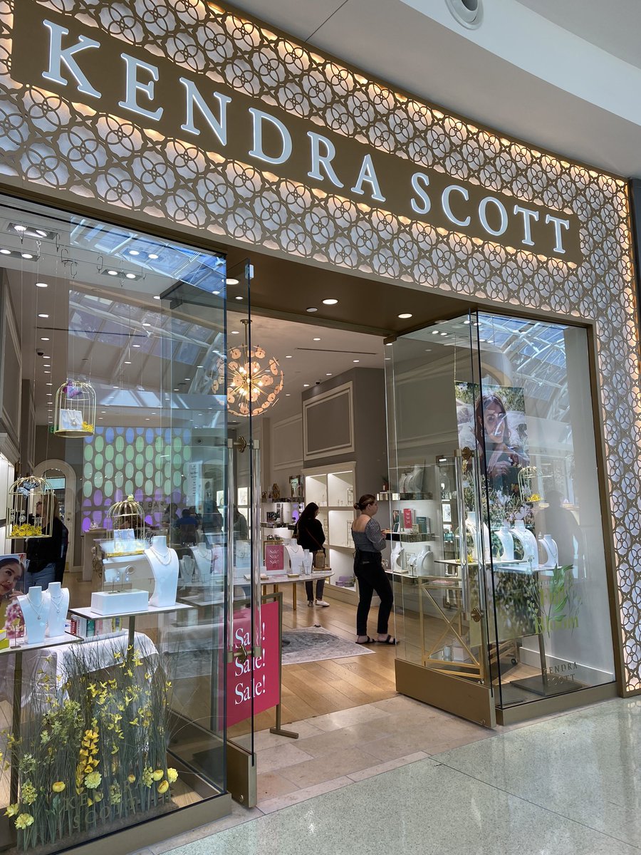 RBO_Blessings's tweet photo. We are all set up! Come see us today from 12-2 at Kendra Scott, Mall at Millenia. 20% of sales will be donated back to feed Central Florida kids on the weekends! #kendrascott #shoppingforacause #kendragivesback #blessingsinabackpack https://t.co/bsqV20kdZn