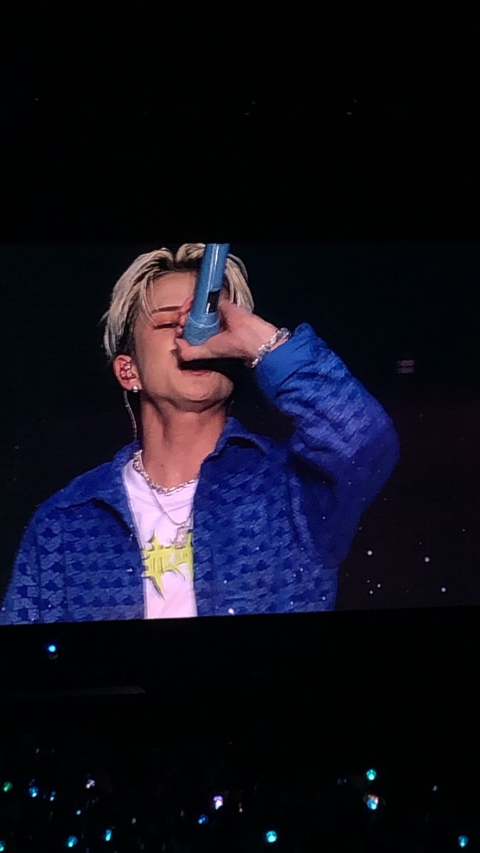 eunseokbite's tweet photo. idk this feel like fever dream🥺i met the loml #ASAHI #TREASURE #트레저 #HelloinKL #HelloTourinKL #HelloTourinMalaysia #Hello_Tour_KualaLumpur https://t.co/BR2TffzcDK