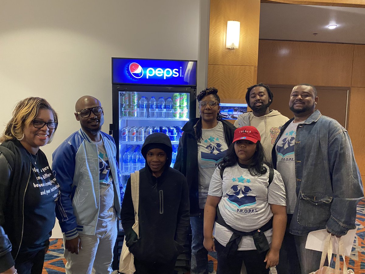 memphis_lift's tweet photo. The movement from @nashvillepropel is in the house! @sonyathemom @righttoreadfilm #LIFTingReading https://t.co/ec0jRvCeyb
