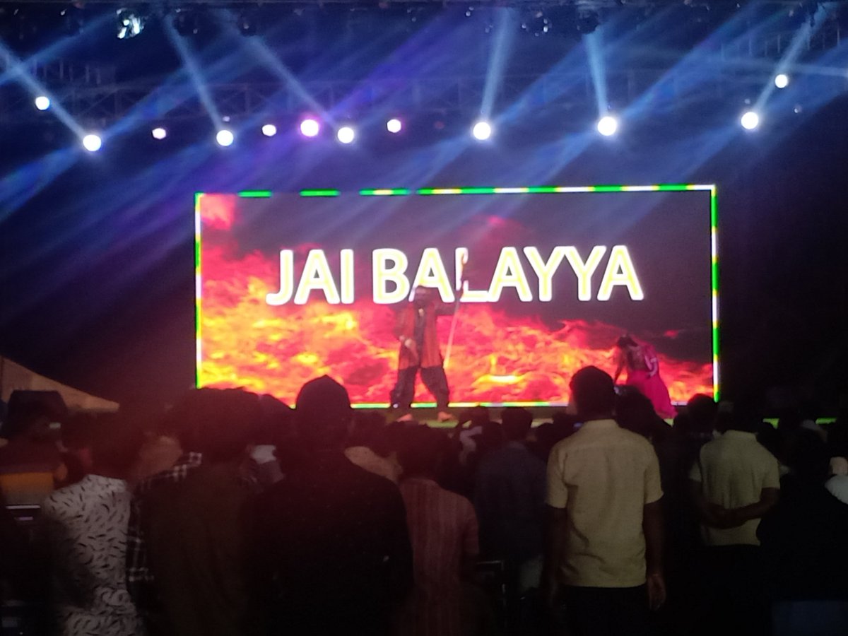 surendrantrnbk's tweet photo. Biggest stage program 🙏
On of the best marrege 🙏

@RaviAKP 
#VeeraSimhaReddyOnHotstar 
#jaibalayya https://t.co/2zyWURDURq