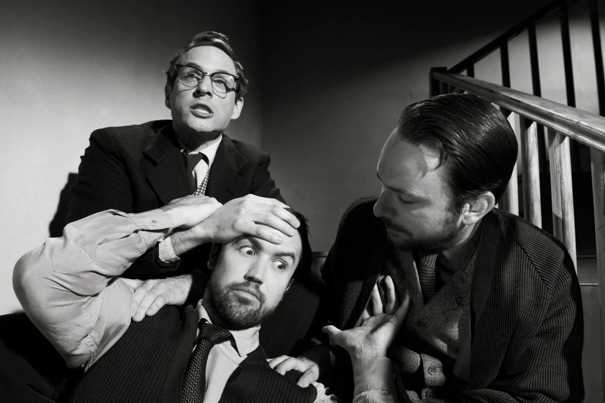tuesdaywood's tweet photo. when the it’s always sunny in philadelphia cast did an ingmar bergman inspired photoshoot https://t.co/0aPGemCFhr