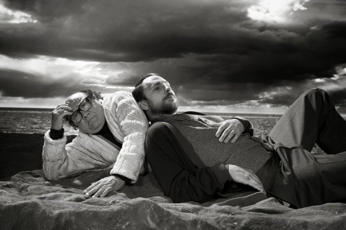 tuesdaywood's tweet photo. when the it’s always sunny in philadelphia cast did an ingmar bergman inspired photoshoot https://t.co/0aPGemCFhr