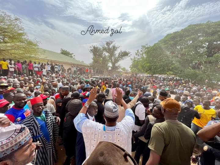 AirSadeeq's tweet photo. APC gubernatorial candidate of Bauchi State @CAS_AMSadique visits Dull town, Tafawa Balewa local government of Bauchi State. His entourage includes: @YakubDogara, Hon. Jafaru Leko Dull, Sen. Nazif Gamawa, Malam Isah Yuguda, Abdulrasheed Muazu and others.
@Sadiya_farouq https://t.co/59ckhhizHo