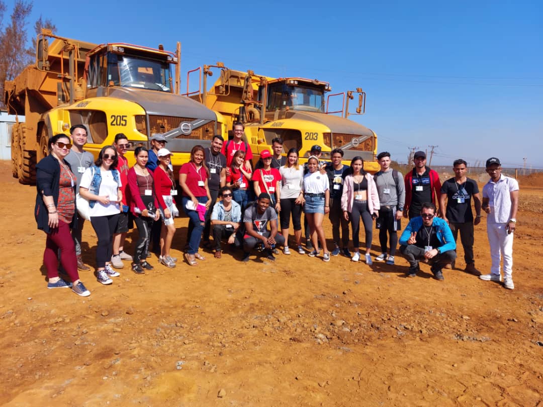 🎙💯🇨🇺📣 Desde este viernes se está desarrollando la Jornada Provincial de Comunicación, en Moa, las <a href="/univholguinera/">UniversidadHolguin</a>, @FeuUho, <a href="/FEUdeMOA/">FEU @UniversidadMoa</a> y @Feucm_holguin con diversas motivaciones como el 141 de la publicación del periódico Patria y el día de la Prensa Cubana.
@FeuUho 
<a href="/FacsocUho/">FEU FACSOC UHo</a>