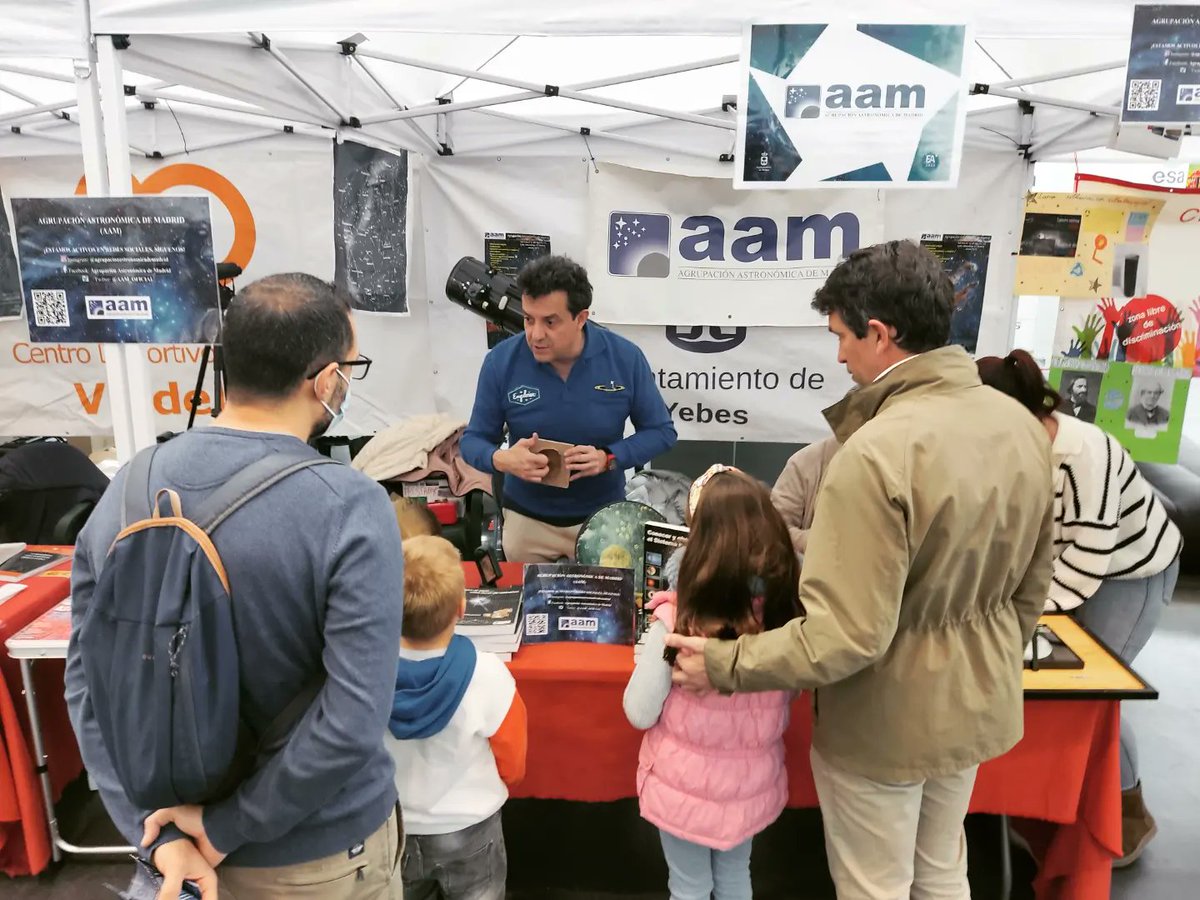 👏 Lleno en todas las #actividades de #expoastronómica2023‼️ 
🕗 Seguimos con más #talleres y #conferencias divulgativas hasta las 20:00 horas en el CDM Valdeluz

#municipioestrella #Yebes #Valdeluz #espacio #conocimiento