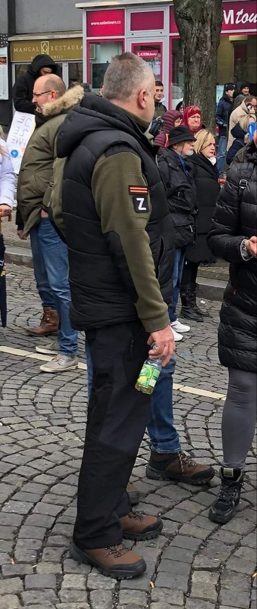 PStyle0ne1's tweet photo. Prague
A demonstration against Ukraine...
Look at the symbols, this is why we need a visa ban for Russians, those brainwashed people can't learn anything, and the liberal opposition is marginally better
#Czech #Ukraine https://t.co/MhfnsB5xGH