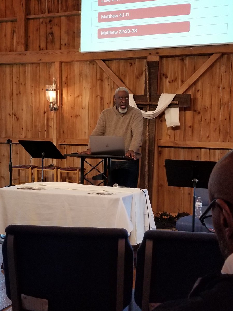 LouLovesJR's tweet photo. My brother Thabiti leading us in a preaching workshop.
#ConnectionChurch, Libertyville https://t.co/zfH5rlLm6N