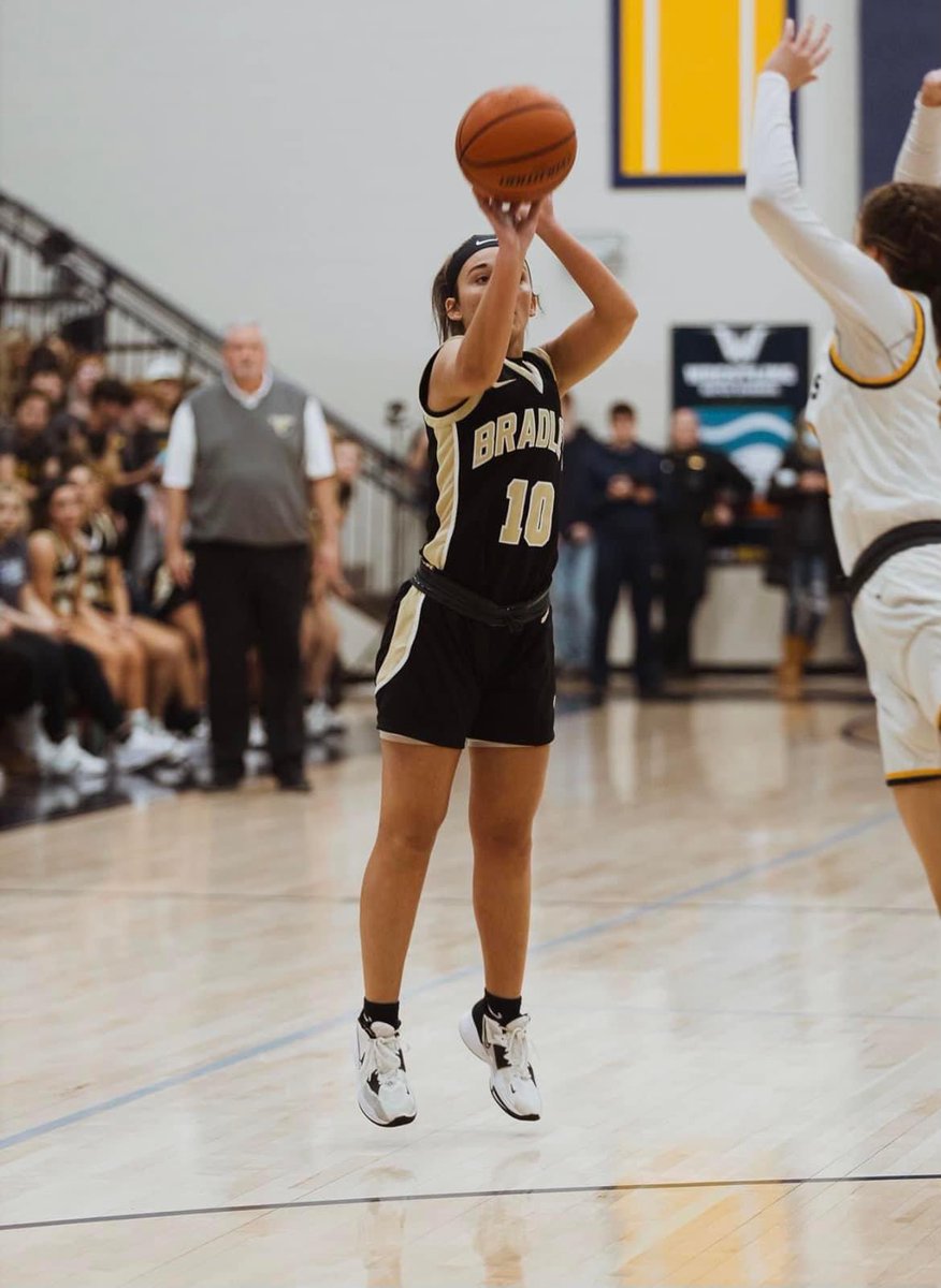ETAWilliams's tweet photo. Good luck to @gracephillips0_ team @BC_Bearettes in the state championship today!! An ACL tear took her out late in the season, but she’s been a great teammate cheering her team on‼️🤍 https://t.co/SVcYI7GYgC