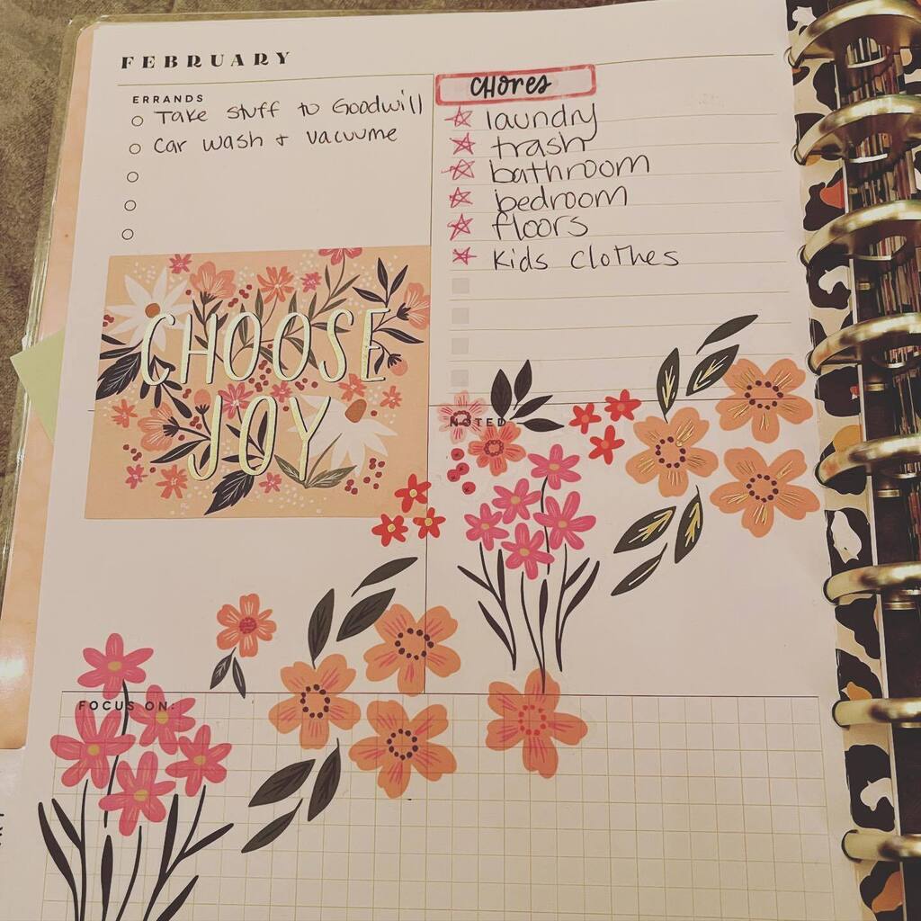 I didn’t know if I would like the dashboard layout. It seemed to have the things I needed, but it didn’t fit stickers quite right. I’ve been feeling good about it lately though and having fun with spring stickers. #happyplanner #happyplannerdashboardlayo… instagr.am/p/Cpp7UkWLmsH/