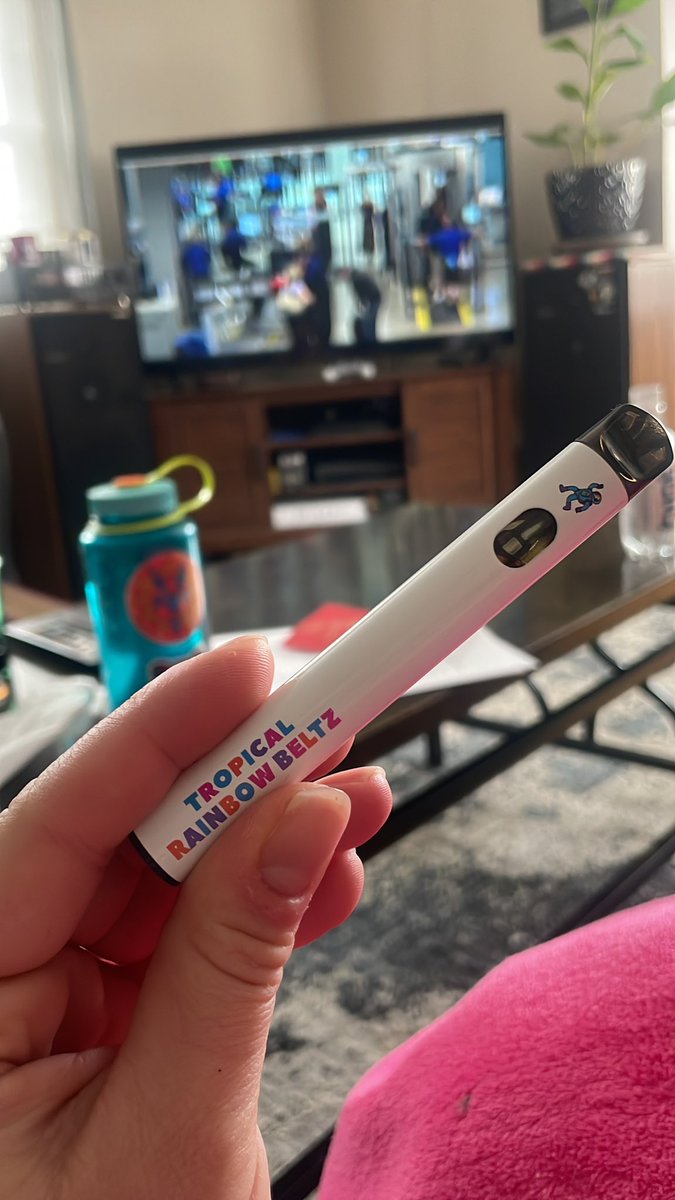 Spending my morning with <a href="/astrohippieco/">Astro Hippie</a> <a href="/Griz/">GRiZ 🌈</a> and MH370 😌