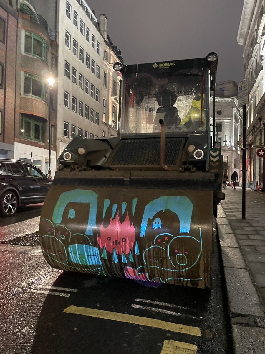 Hello NFT community 
I minted 30 editions for 0.03e of ‘<a href="/XCOPYART/">XCOPY 🏴</a> cement press’

If it sells out I can finance a trip to Paris to clandestinely project <a href="/ClaireSilver12/">Claire Silver 🌸</a> inside the Louvre

I’m ready, the rest is up to you.
Link in comments⬇️