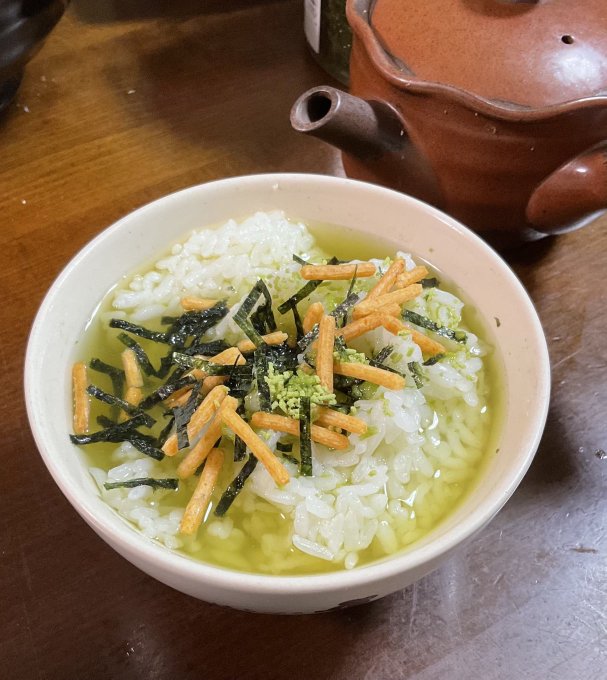 唐揚げと焼きそばで胃もたれしたことだし夜食はお茶漬け。 