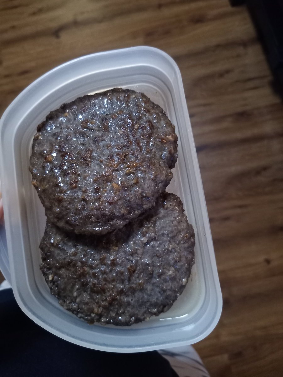 Moon on Twitter "Why are the burger patties grey? It looks so