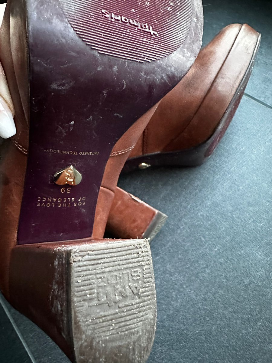 pamperedincash's tweet photo. Saisonende für diese herrlich duftenden Cognacfarbigen Stiefel. Gegen Höchstgebot 🤑abzugeben! Jeden Tag und gerne getragen!!! Anbetungswürdiger Zustand. Perfekt für den Altar du Stiefellecker 🤣 https://t.co/jfwpf81Hje